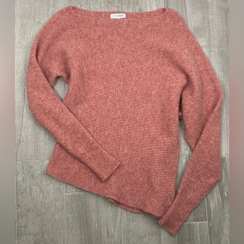Intermix Wool Cashmere Blend Asymmetrical Hem
Dolman Sleeve Boat Neck sweater L